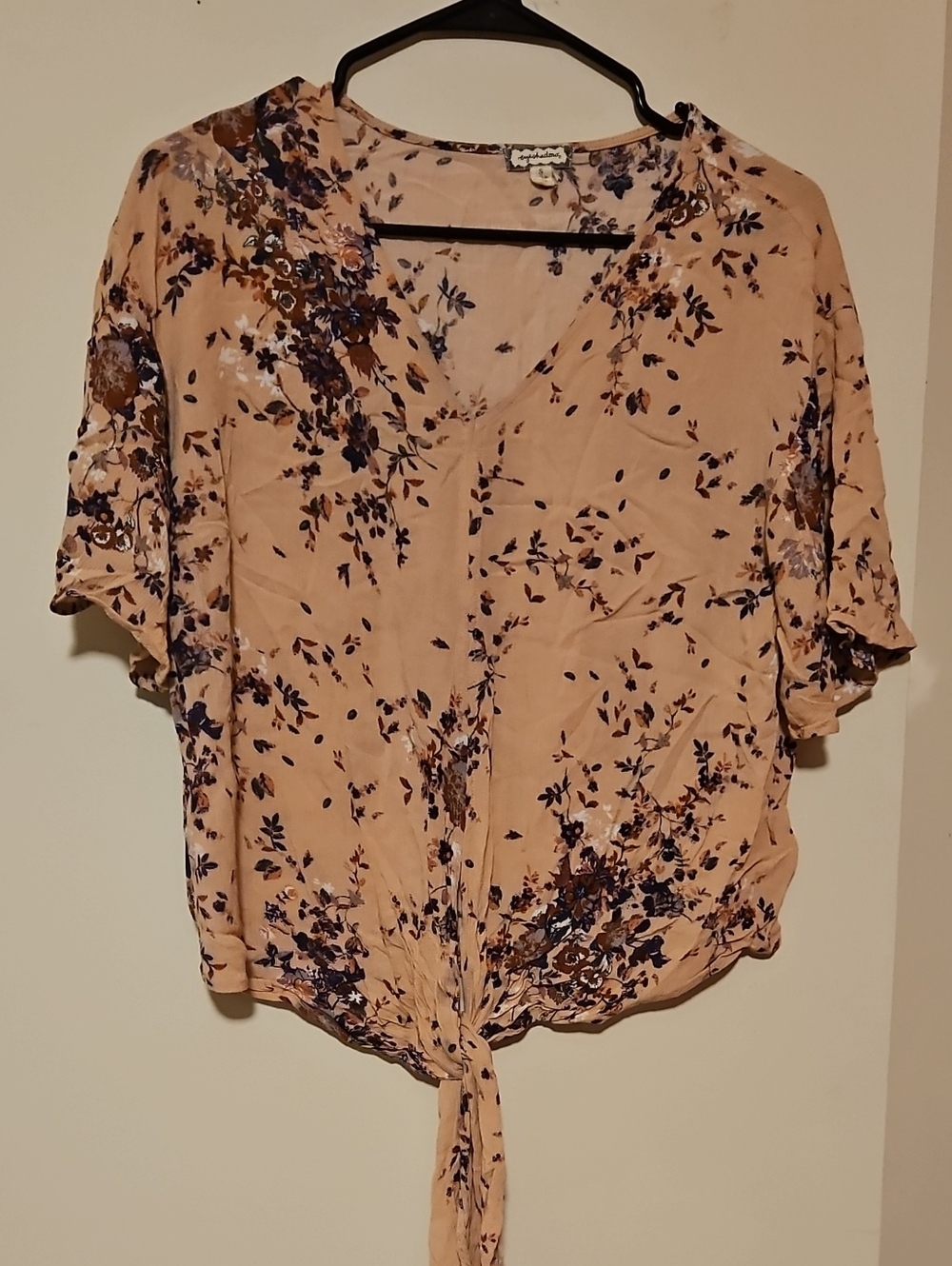 Eyeshadow Peach Floral Tie-Front V-Neck Blouse